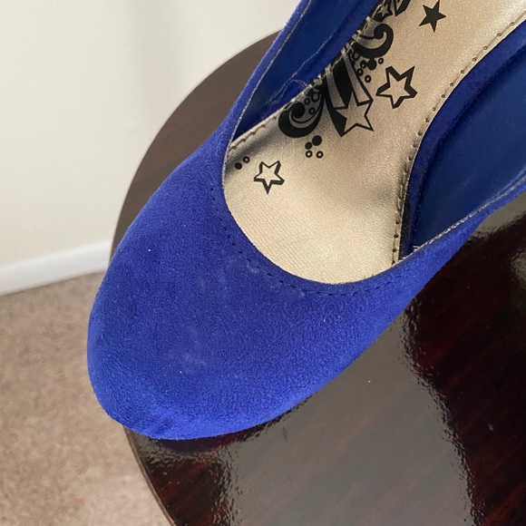 Heels - Picture 3 of 7